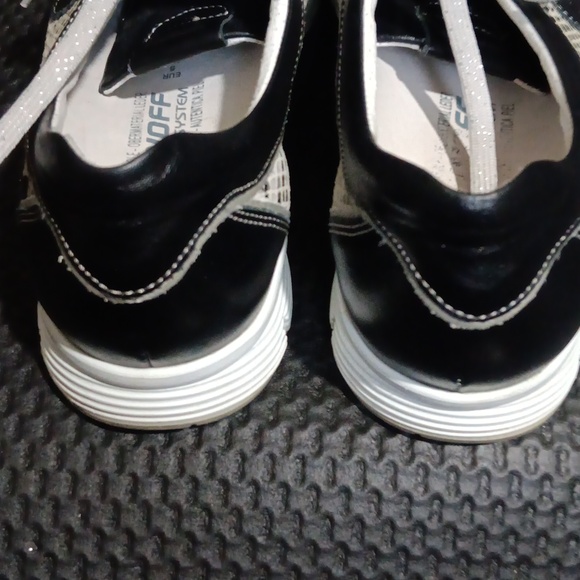 Mephisto Black and Cream Lace-Up Shoes - Picture 4 of 5